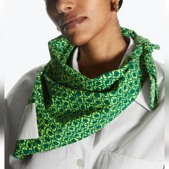 COS Printed Neck Scarf - Picture 3 of 8